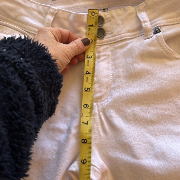 Kut from the Kloth white cropped Jeans. Cameron straight leg. Mid rise - Picture 14 of 14